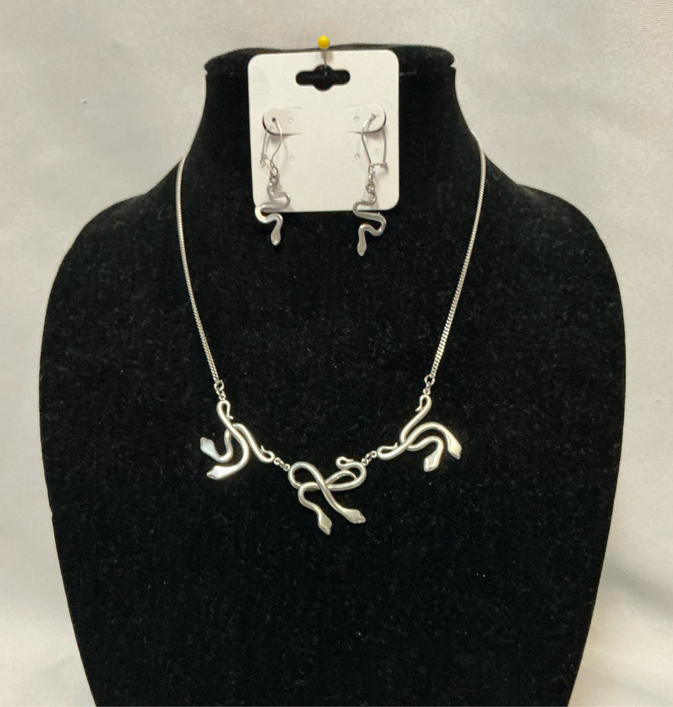Necklace/Earrings Set